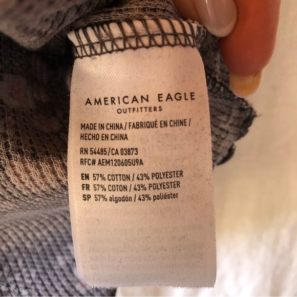 NWOT American Eagle crop top floral textured tee with scallop edge detail M - Picture 4 of 4